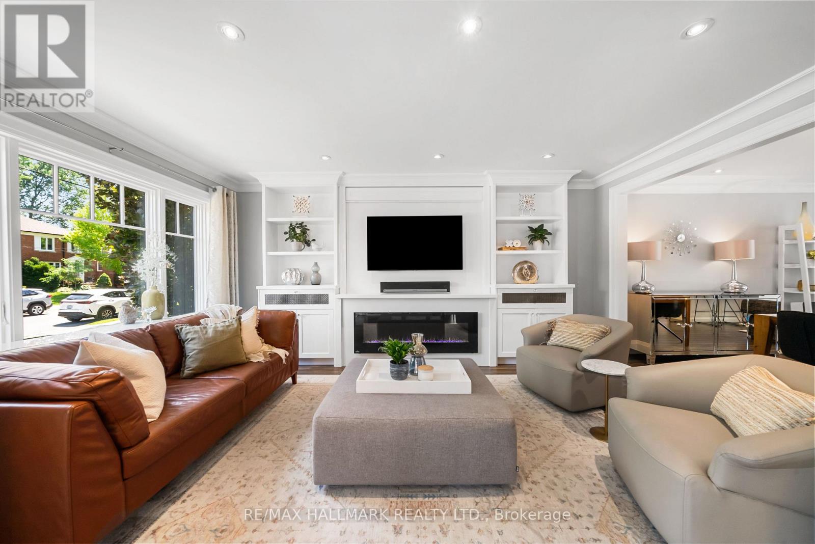 214 Divadale Drive, Toronto, Ontario  M4G 2P7 - Photo 5 - C13546256