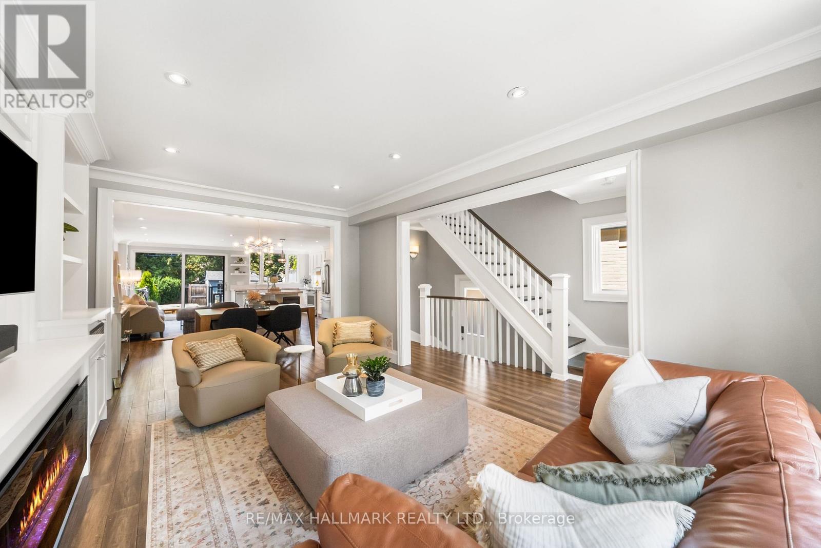 214 Divadale Drive, Toronto, Ontario  M4G 2P7 - Photo 7 - C13546256