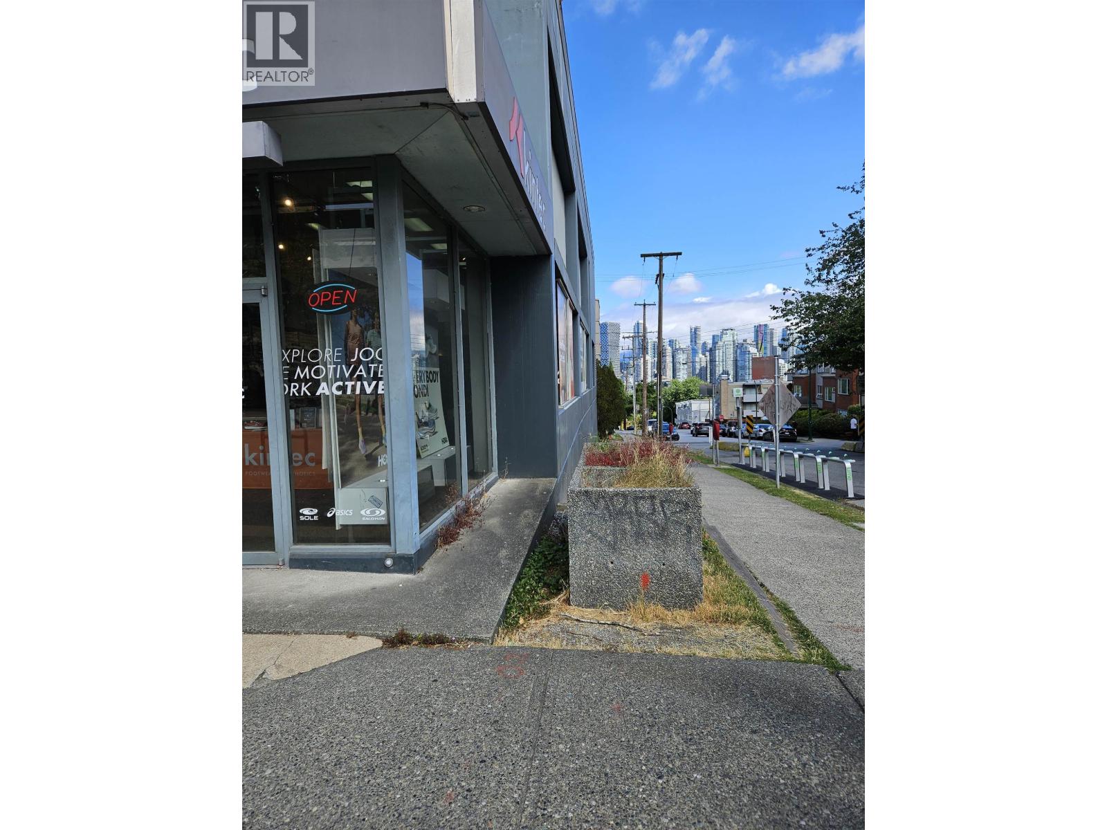 300 1215 W BROADWAY, Vancouver, British Columbia