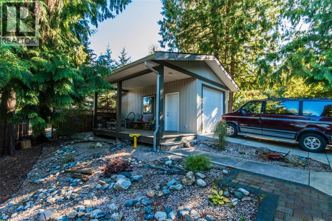 697 Viel Road, Sorrento, British Columbia  V0E 2W1 - Photo 15 - 10394034