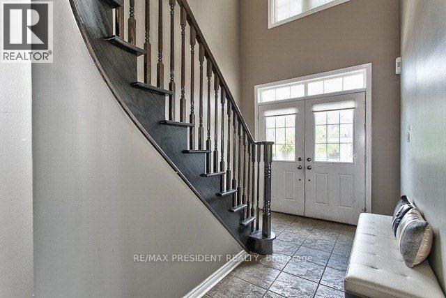 2361 Baronwood Drive, Oakville, Ontario  L6M 0J8 - Photo 3 - W13546252