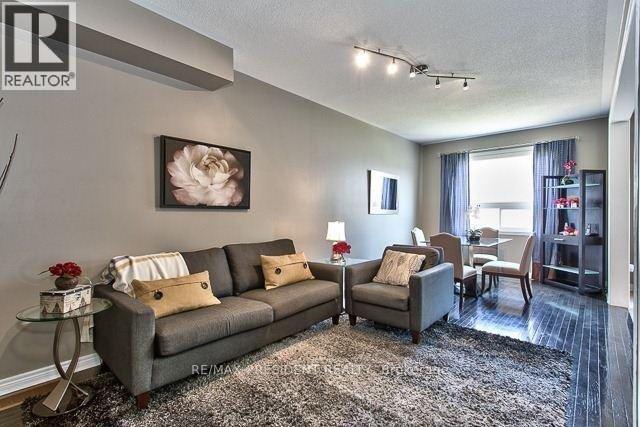 2361 Baronwood Drive, Oakville, Ontario  L6M 0J8 - Photo 4 - W13546252