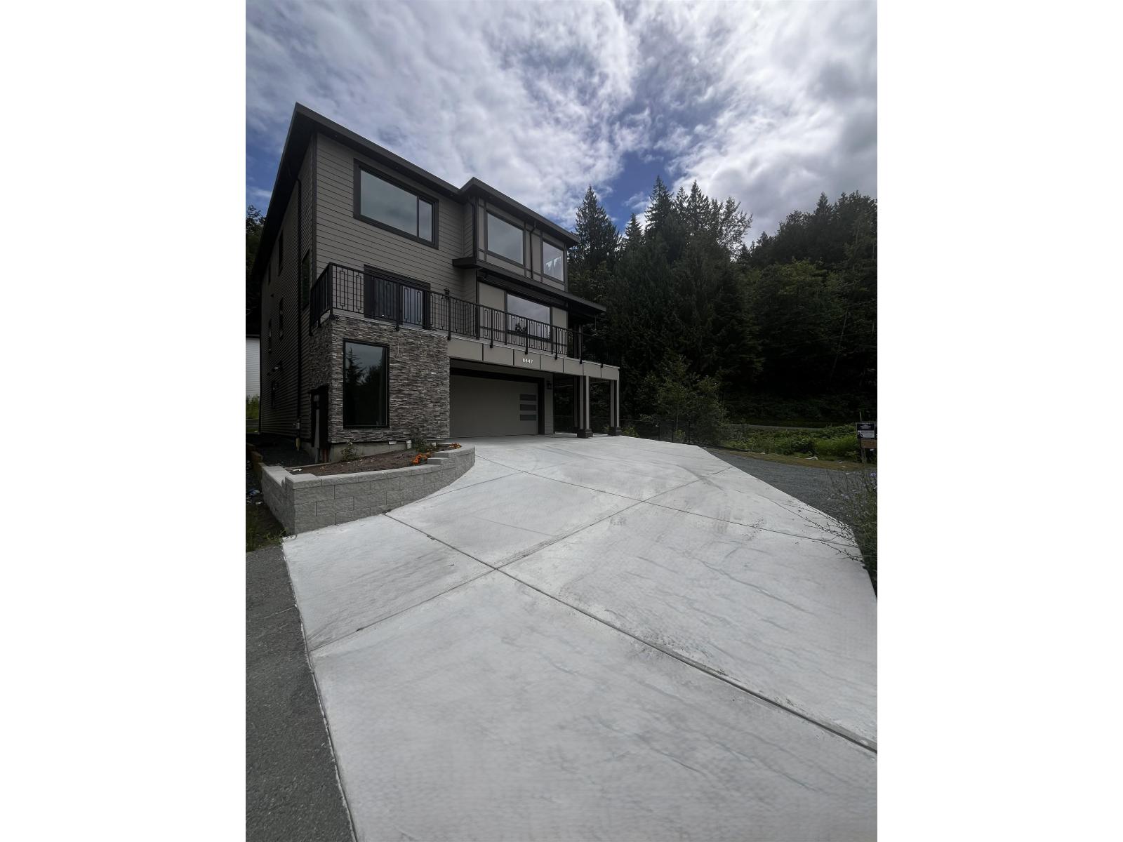 8447 Forest Gate Drive, Eastern Hillsides, Chilliwack, British Columbia  V4Z 0C7 - Photo 3 - R3144070