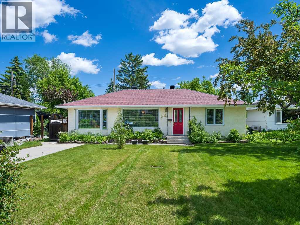 1916 Grand Oaks Drive SW, Calgary