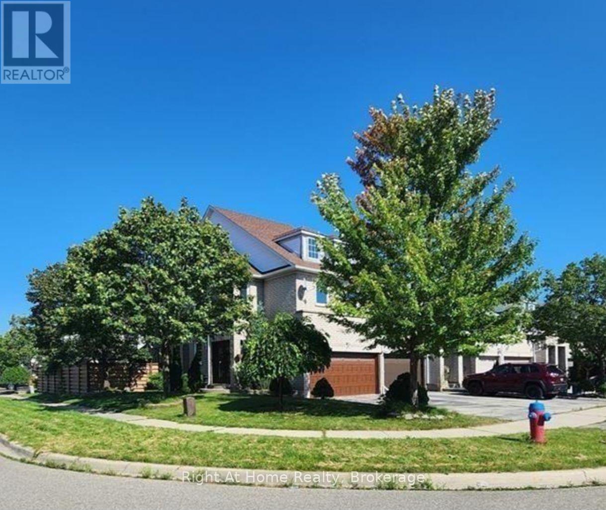 2070 WHITE DOVE CIRCLE, Oakville (WT West Oak Trails)