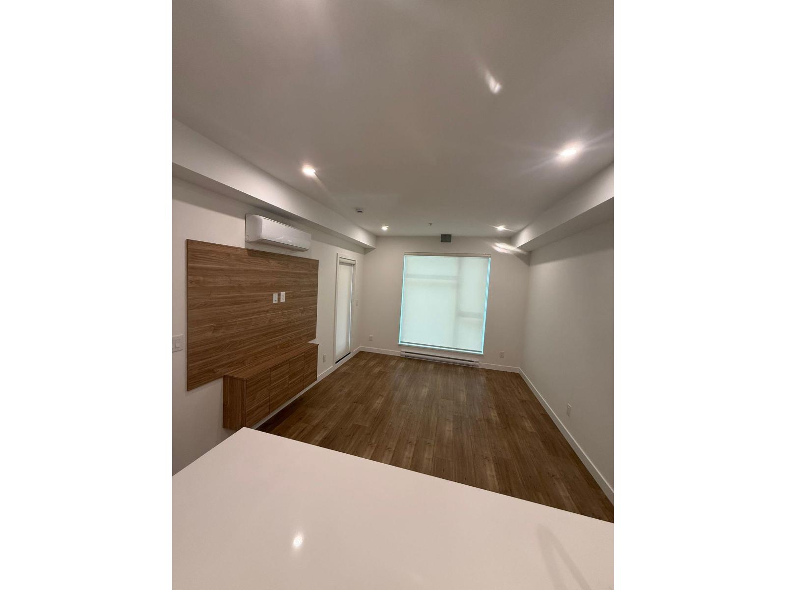 213 14398 60 AVE STREET, surrey, British Columbia
