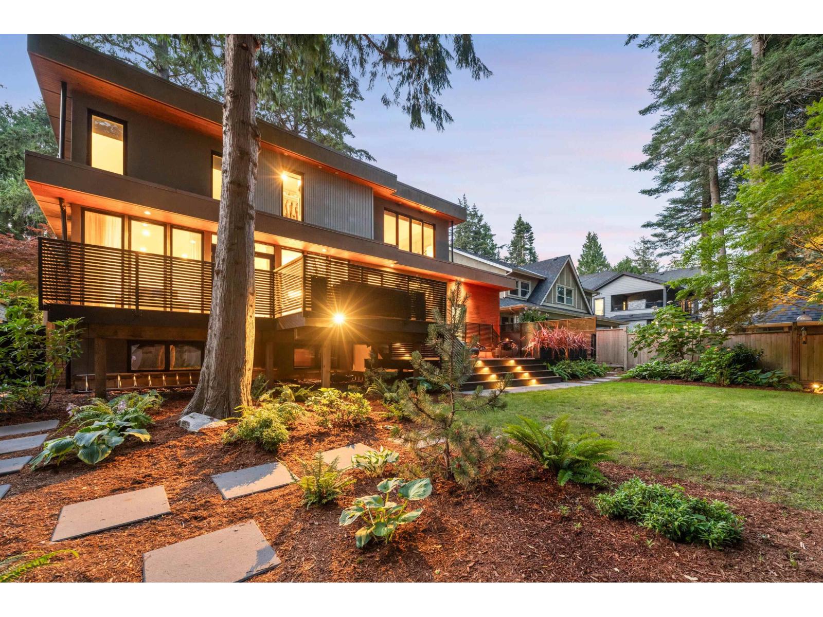 13038 14a Avenue, Surrey, British Columbia  V4A 1J1 - Photo 10 - R3144813