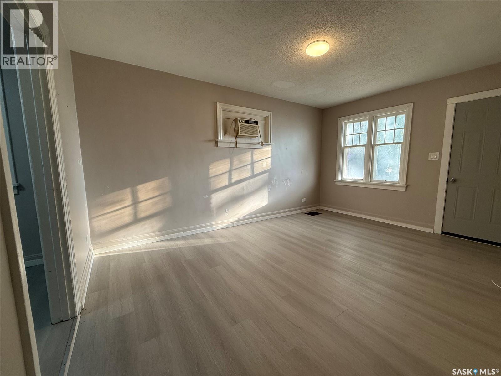1705 Quebec Street, Regina, Saskatchewan  S4P 1J4 - Photo 4 - SK042143