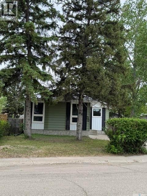 30 Shore Bay, Regina, Saskatchewan  S4R 7H6 - Photo 2 - SK042123