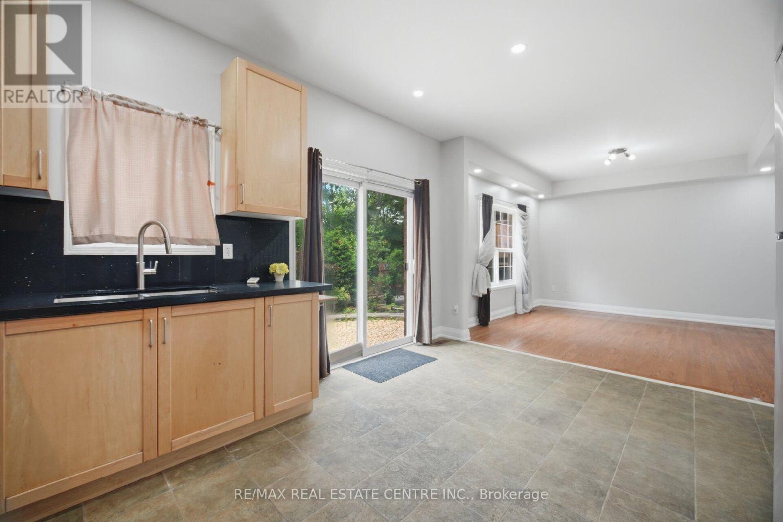 Upper Level - 3857 Brinwood Gate, Mississauga, Ontario  L5M 7H3 - Photo 14 - W13544868