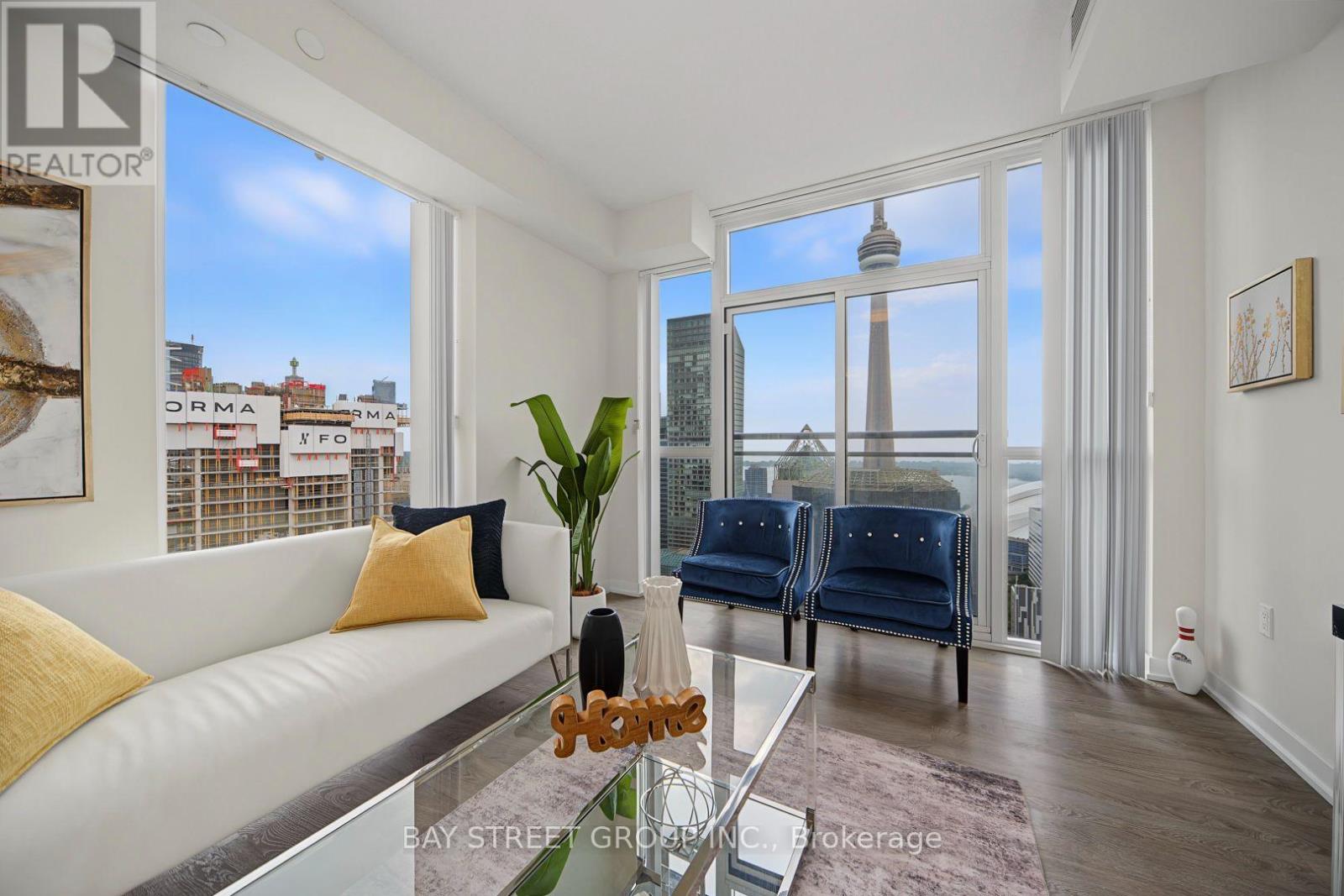 <div class="slider-price">$638,888</div><p>3901 - 99 John St, Toronto, Ontario</p>