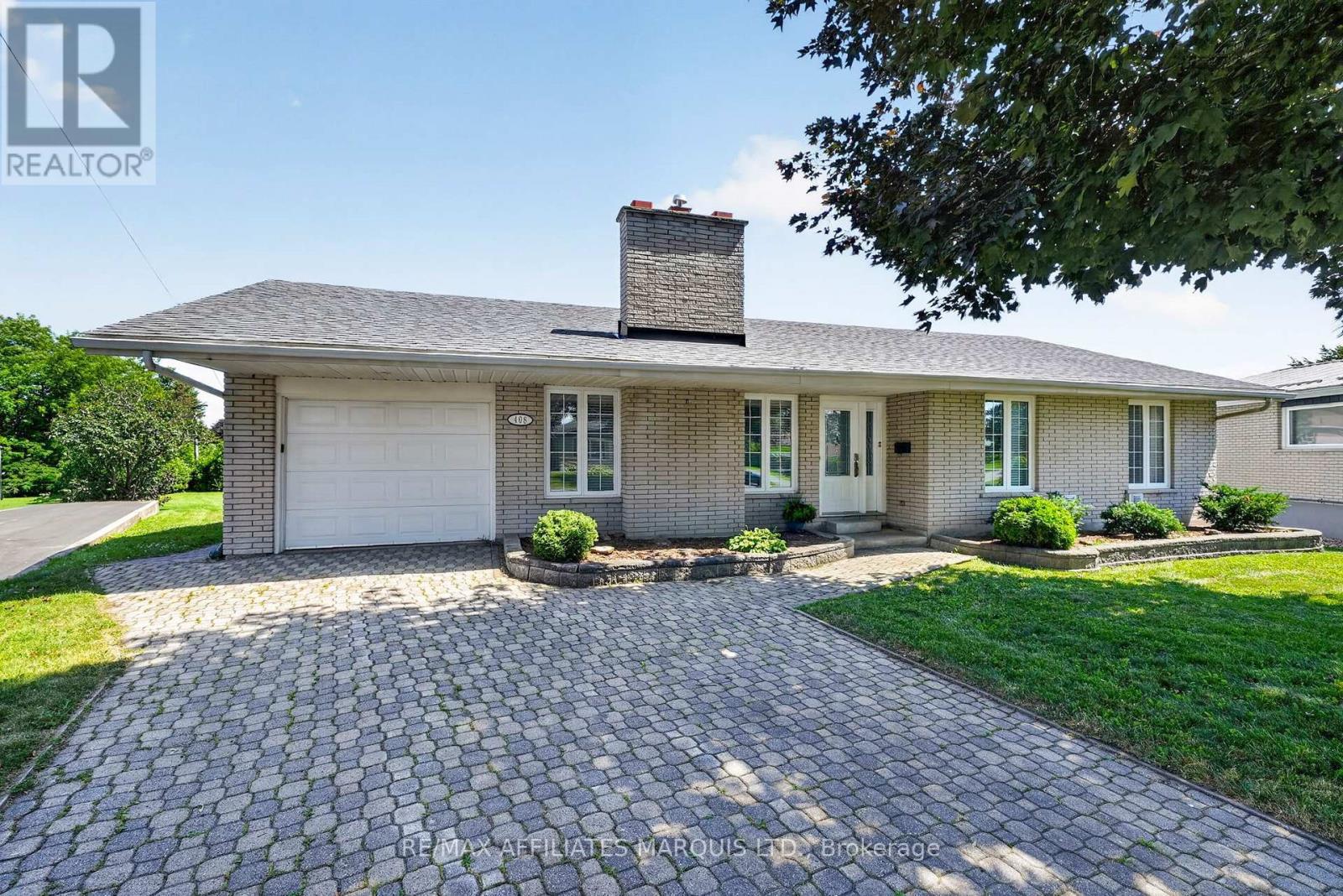 408 BELLEVUE CRESCENT, Cornwall