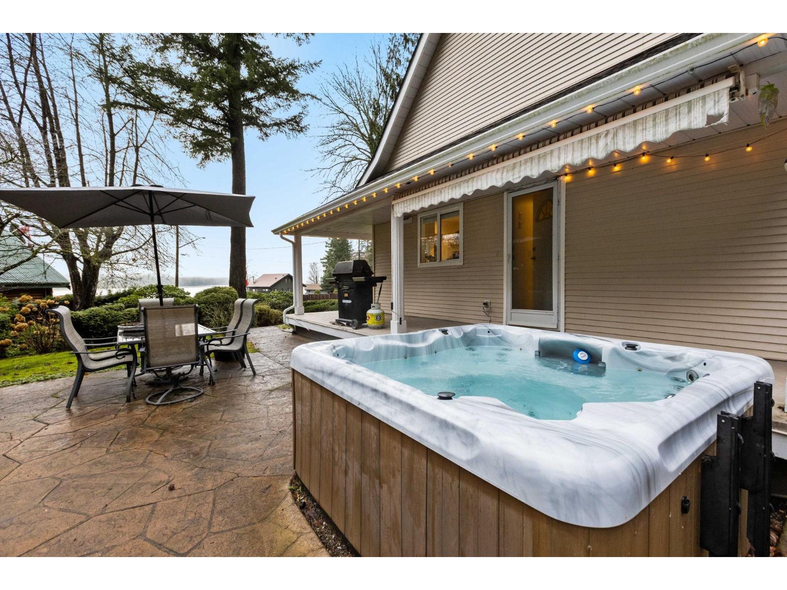 7388 ROCKWELL PLACE|Harrison Lake