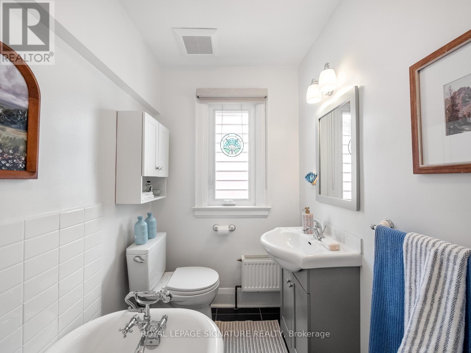 4 Kimbourne Avenue, Toronto, Ontario  M4J 4J2 - Photo 22 - E13546408