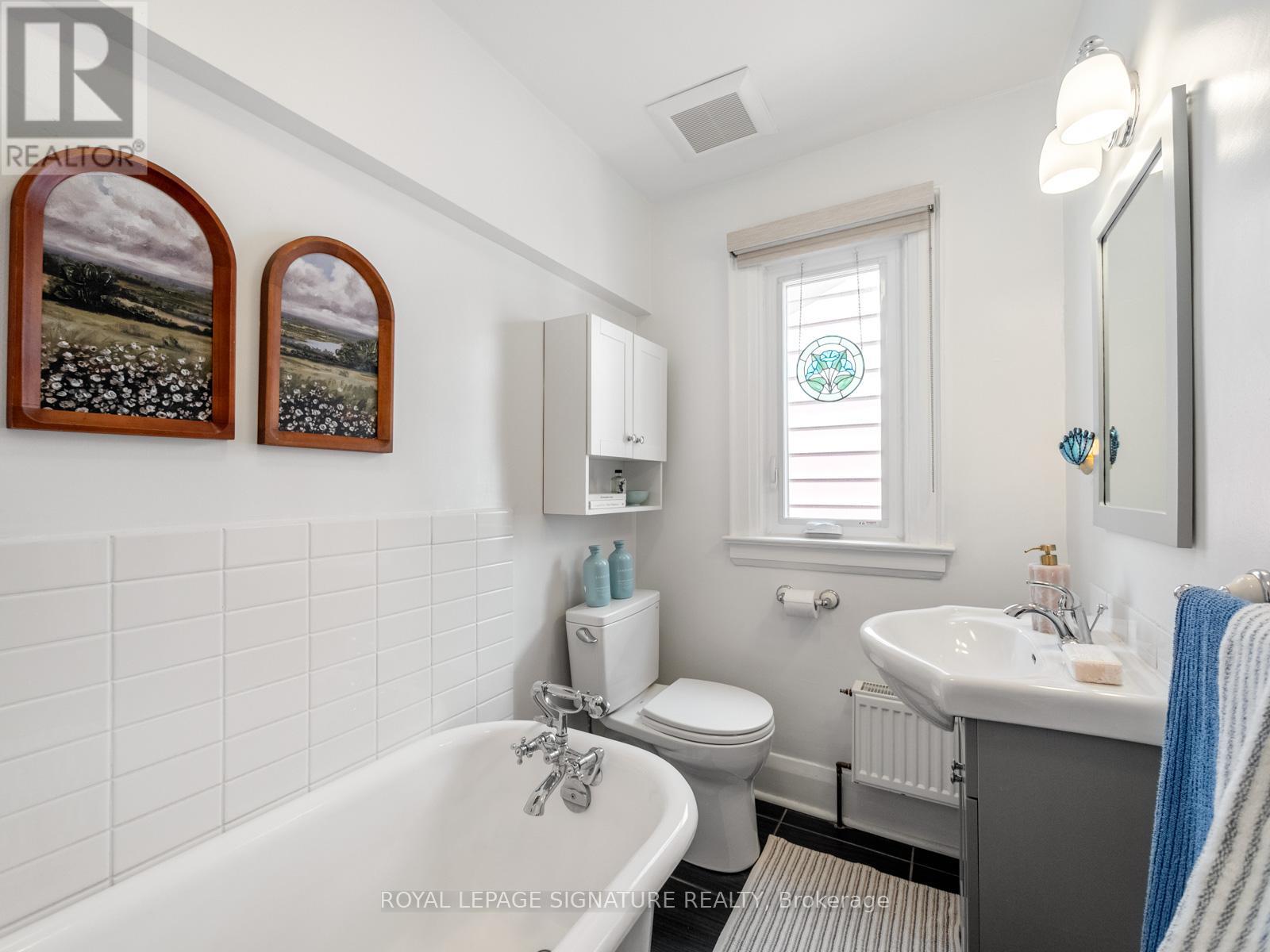 4 Kimbourne Avenue, Toronto, Ontario  M4J 4J2 - Photo 23 - E13546408
