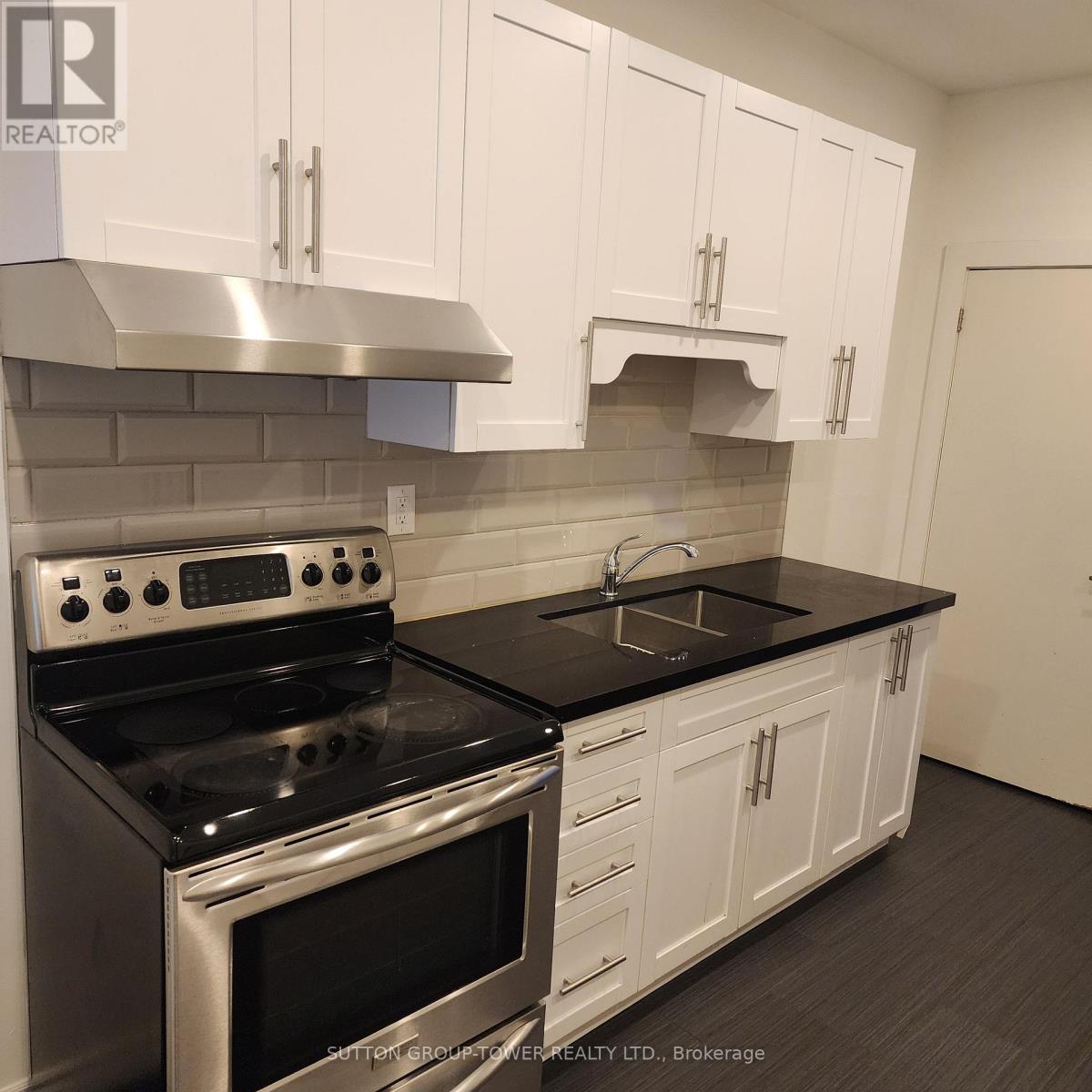 16 Russett Avenue, Toronto, Ontario  M6H 3M3 - Photo 2 - W13546358
