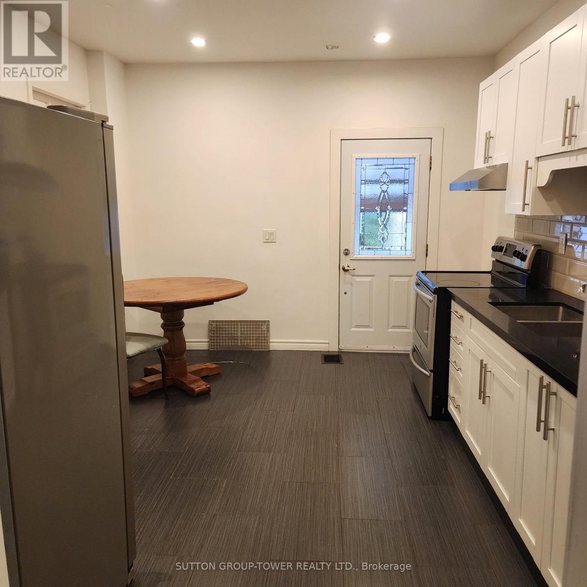 16 Russett Avenue, Toronto, Ontario  M6H 3M3 - Photo 3 - W13546358
