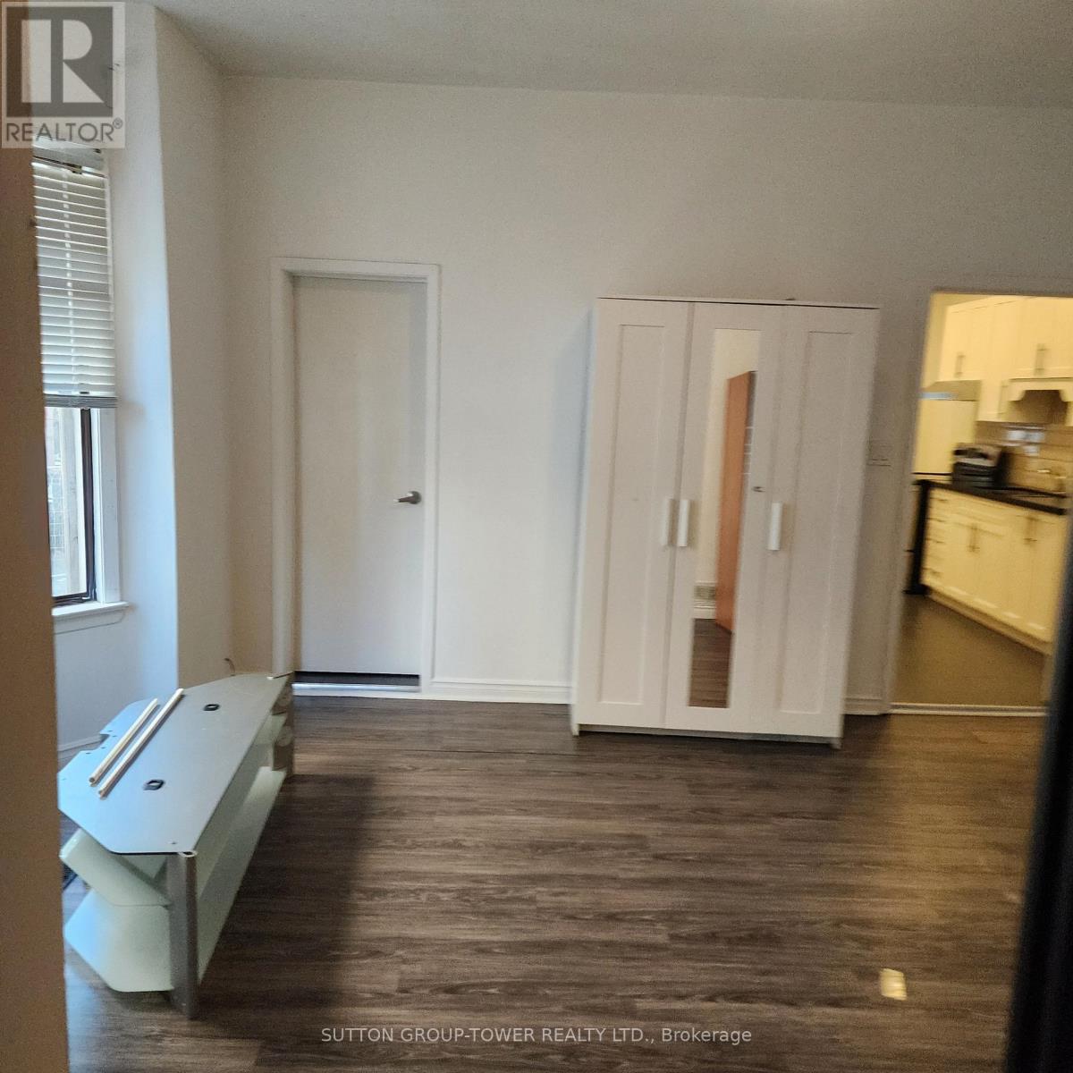 16 Russett Avenue, Toronto, Ontario  M6H 3M3 - Photo 4 - W13546358