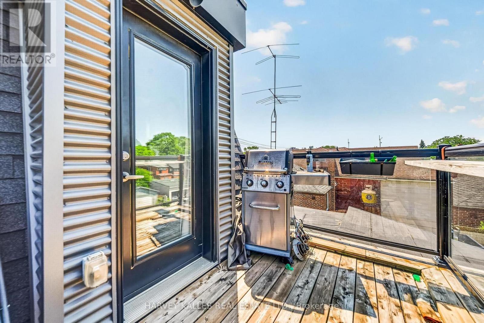 1 - 160 Lansdowne Avenue, Toronto, Ontario  M6K 2V9 - Photo 10 - W13546376