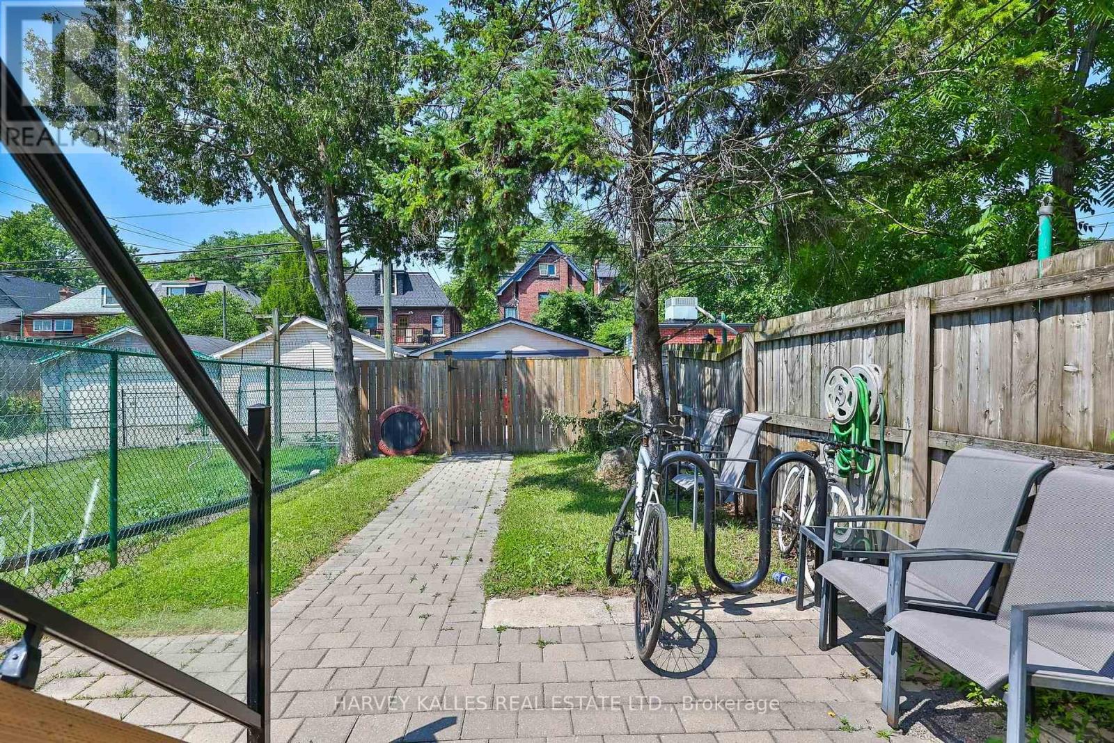 1 - 160 Lansdowne Avenue, Toronto, Ontario  M6K 2V9 - Photo 15 - W13546376