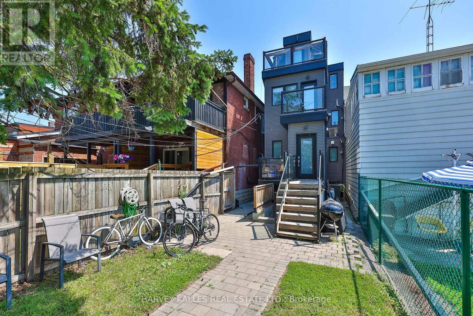 1 - 160 Lansdowne Avenue, Toronto, Ontario  M6K 2V9 - Photo 16 - W13546376