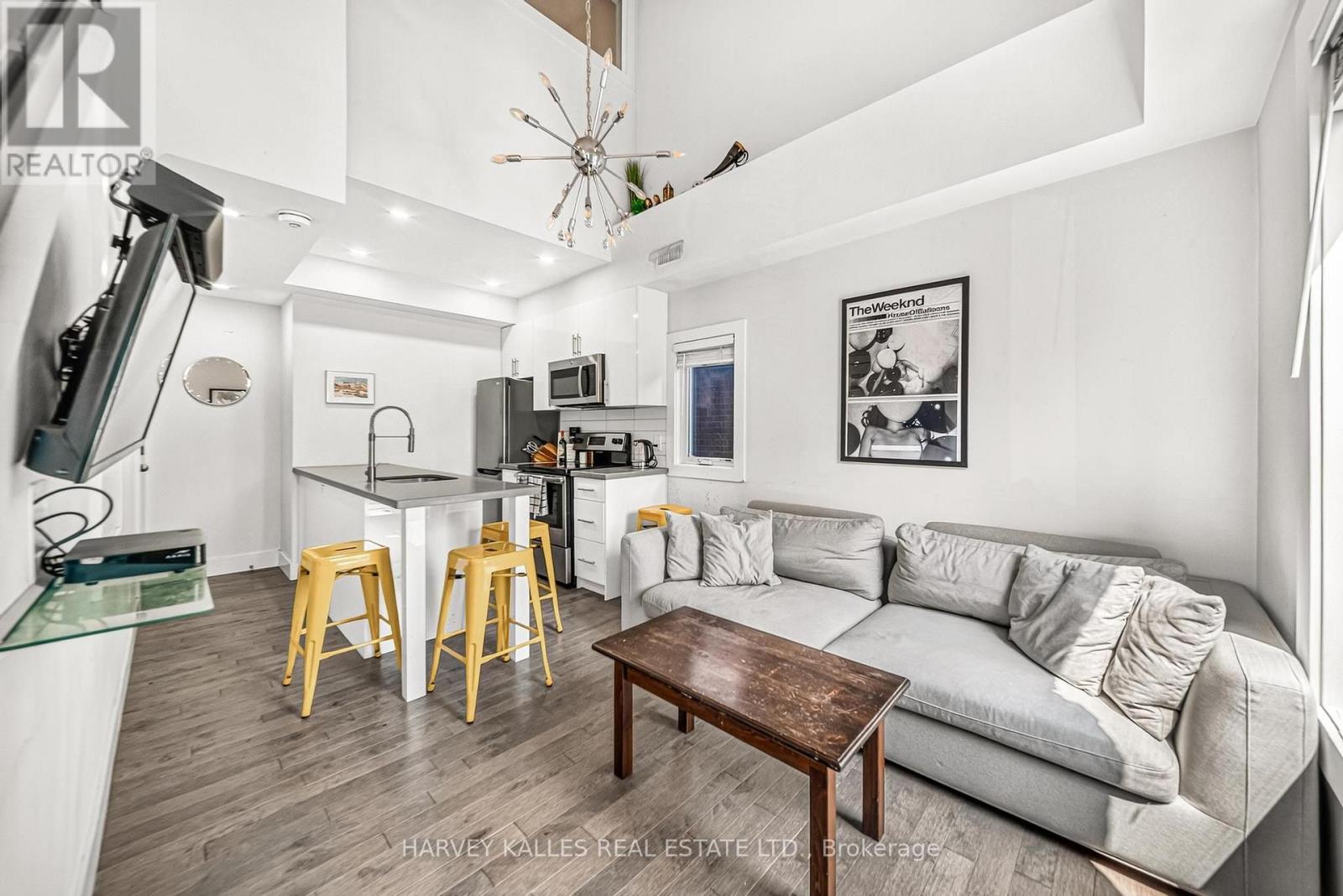 1 - 160 Lansdowne Avenue, Toronto, Ontario  M6K 2V9 - Photo 3 - W13546376