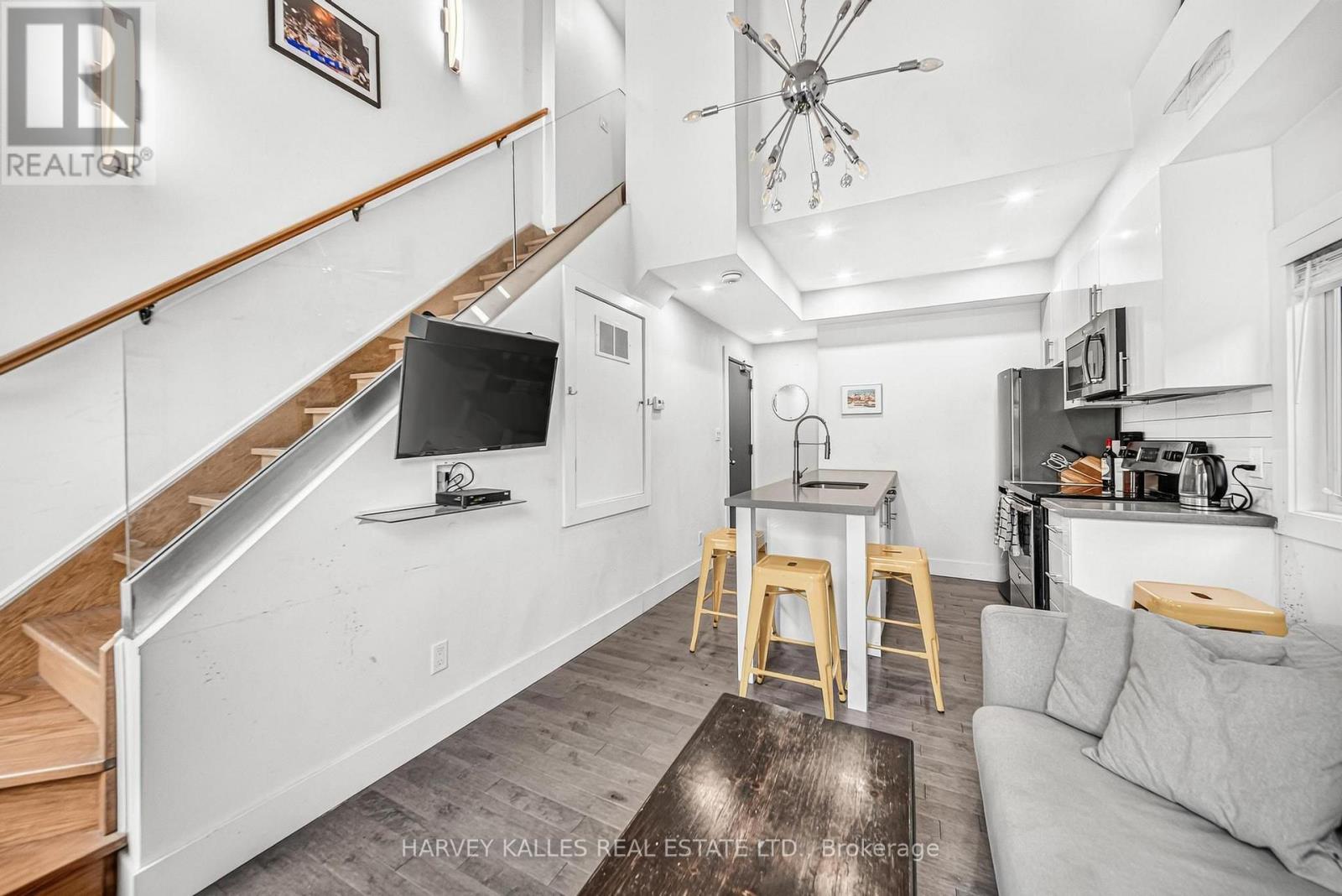 1 - 160 Lansdowne Avenue, Toronto, Ontario  M6K 2V9 - Photo 5 - W13546376