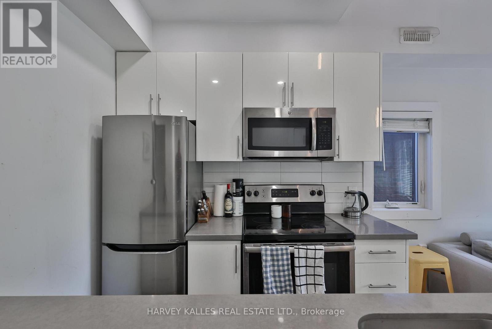 1 - 160 Lansdowne Avenue, Toronto, Ontario  M6K 2V9 - Photo 8 - W13546376
