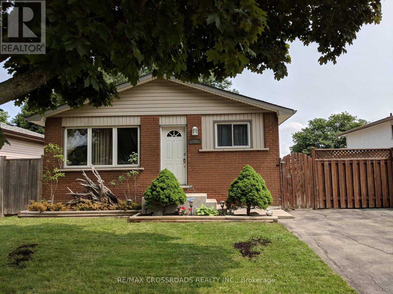 11 LAWNHURST DRIVE, Hamilton (Lawfield)