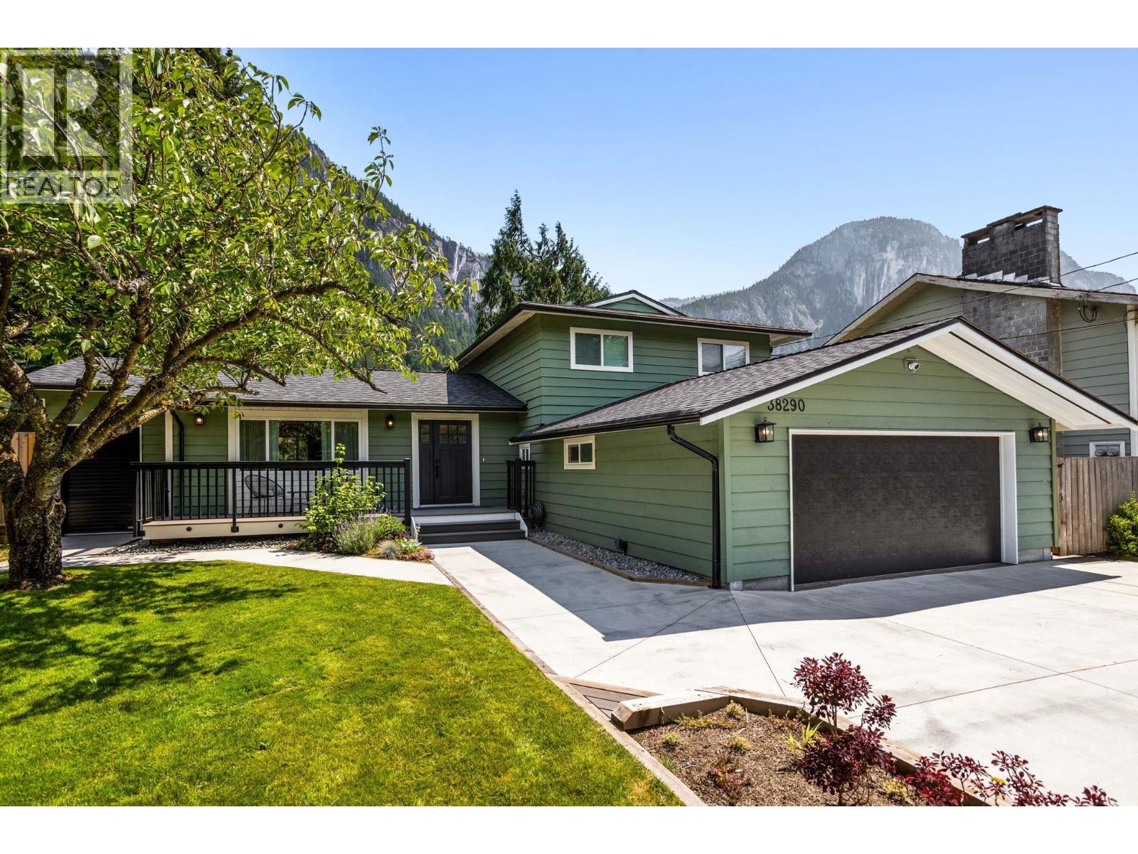 38290 CHESTNUT AVENUE, squamish, British Columbia