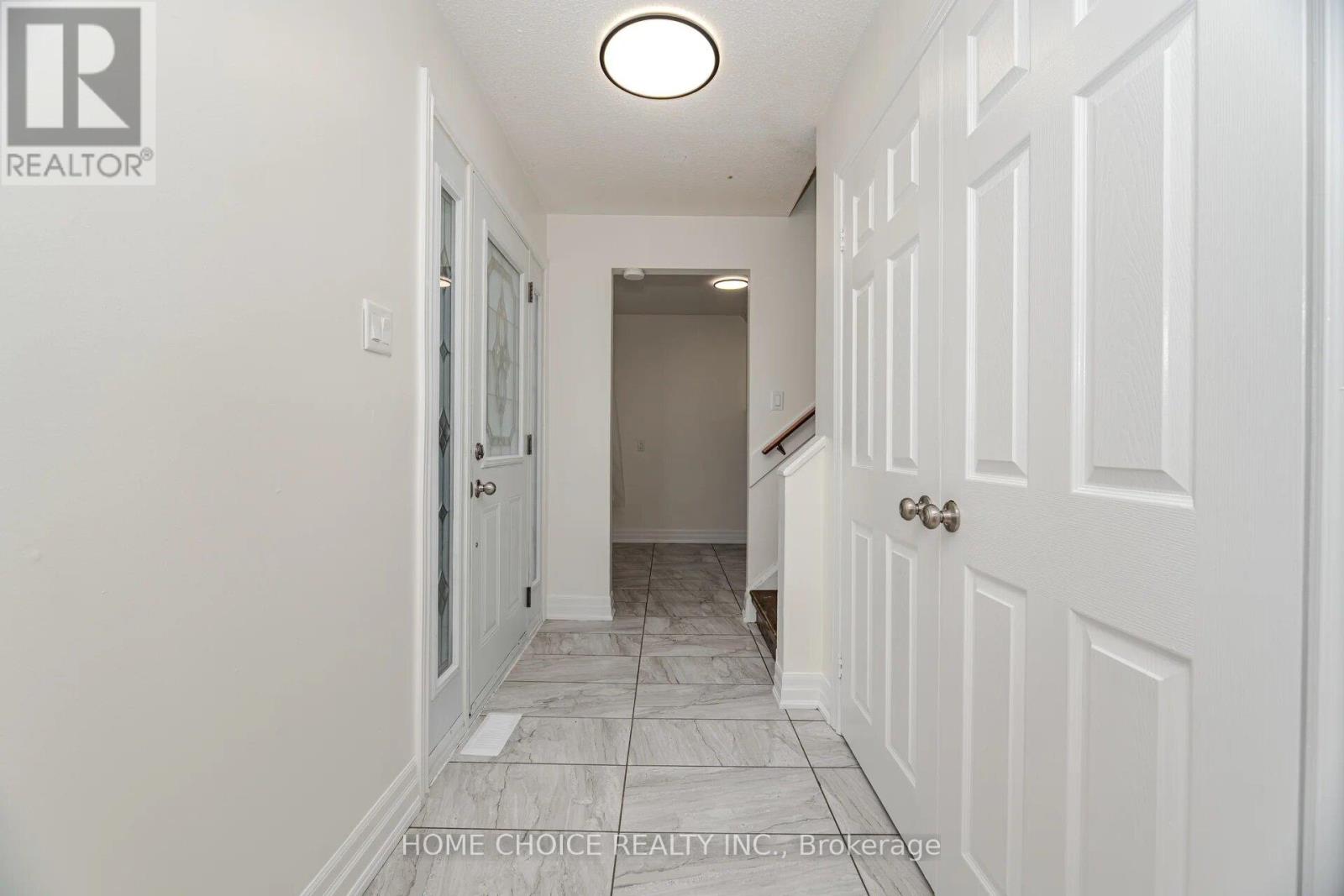2 Hunt Club Drive, Brampton, Ontario  L6S 1S2 - Photo 7 - W13507906