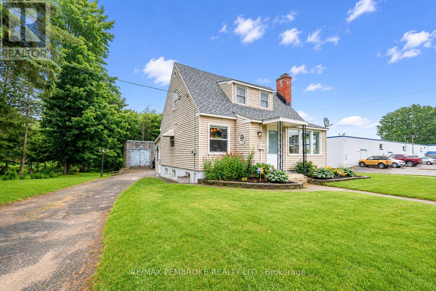 739 Front Street, Pembroke, Ontario K8A 6J4 - Photo 2 - X13546470