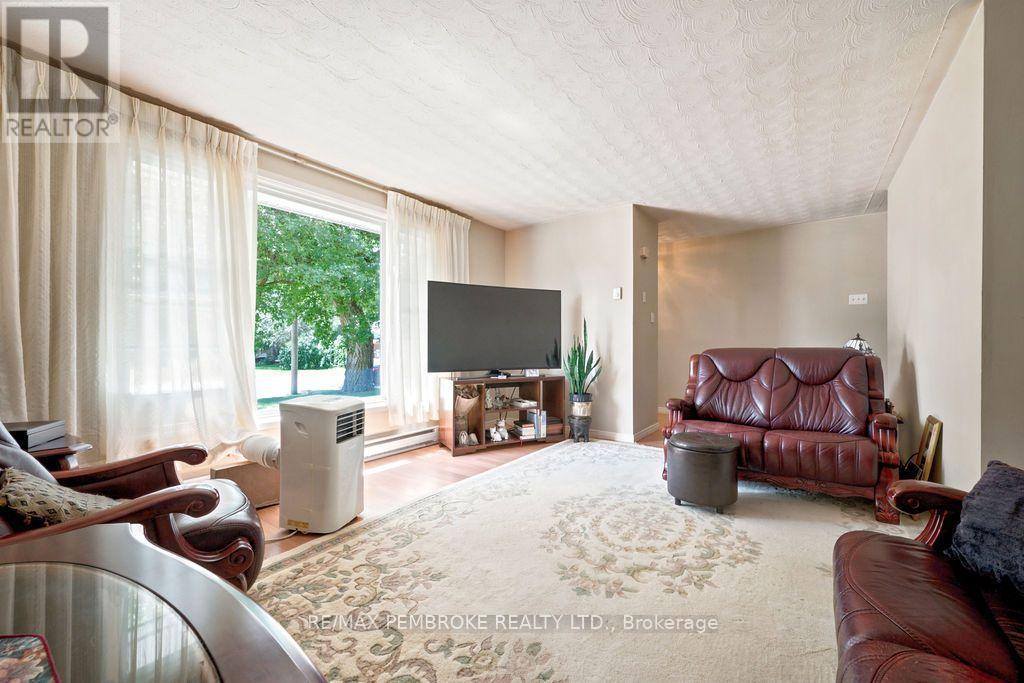 1656 Beachburg Road, Whitewater Region, Ontario  K0J 1C0 - Photo 10 - X13546500