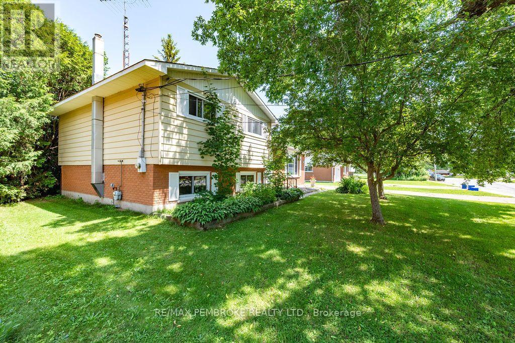1656 Beachburg Road, Whitewater Region, Ontario K0J 1C0 - Photo 2 - X13546500