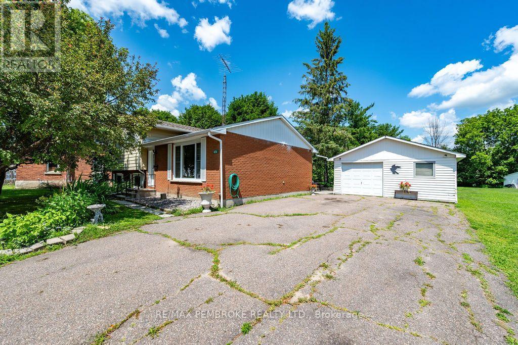 1656 Beachburg Road, Whitewater Region, Ontario K0J 1C0 - Photo 3 - X13546500