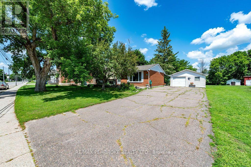 1656 Beachburg Road, Whitewater Region, Ontario K0J 1C0 - Photo 4 - X13546500