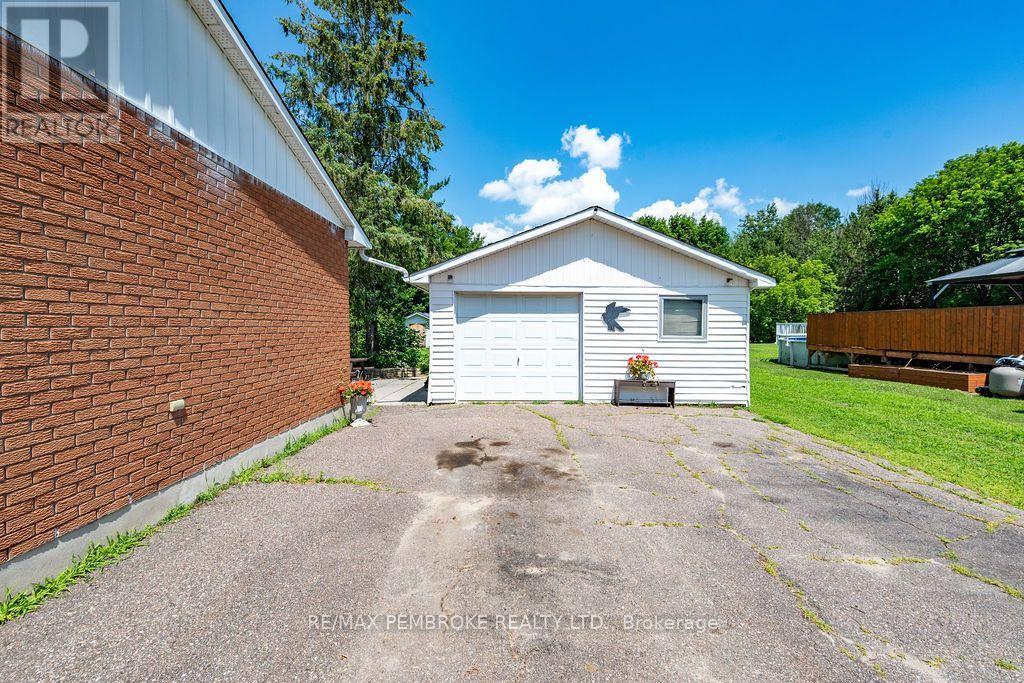 1656 Beachburg Road, Whitewater Region, Ontario K0J 1C0 - Photo 5 - X13546500