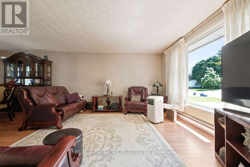 1656 Beachburg Road, Whitewater Region, Ontario K0J 1C0 - Photo 7 - X13546500