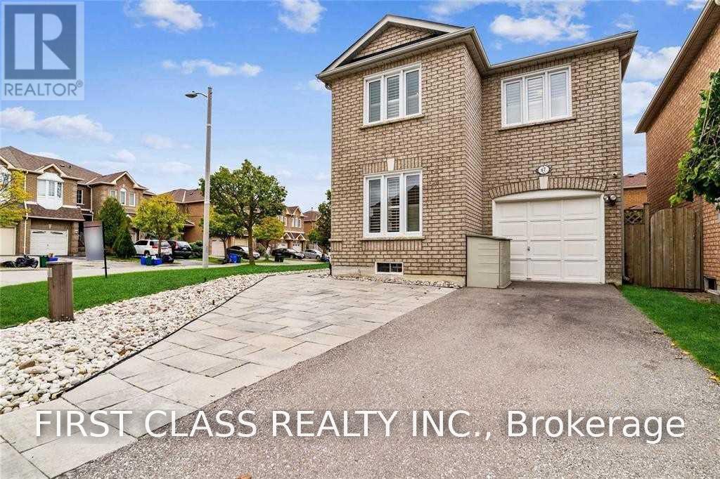 67 Denton Circle, Vaughan (Maple), Ontario  L6A 2N4 - Photo 2 - N13546524