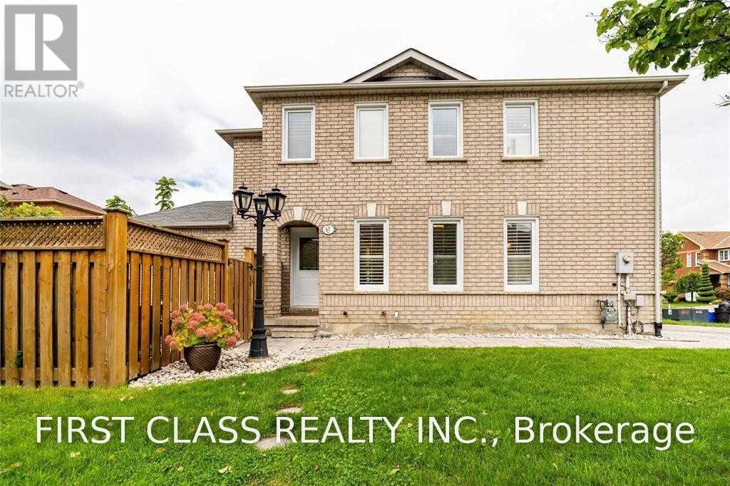 67 Denton Circle, Vaughan (Maple), Ontario  L6A 2N4 - Photo 3 - N13546524