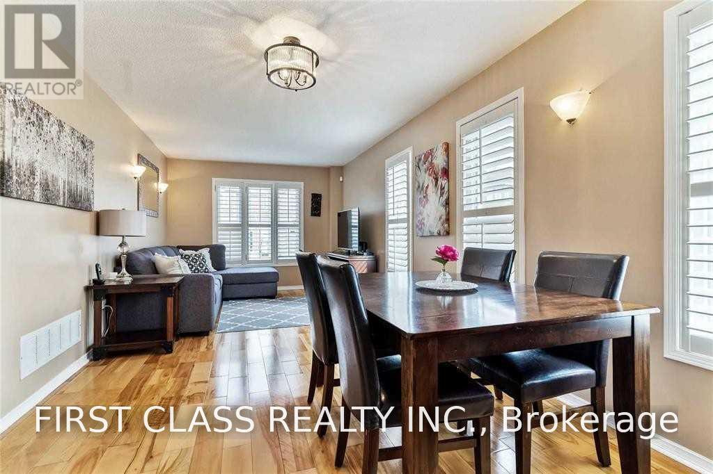 67 Denton Circle, Vaughan (Maple), Ontario  L6A 2N4 - Photo 4 - N13546524