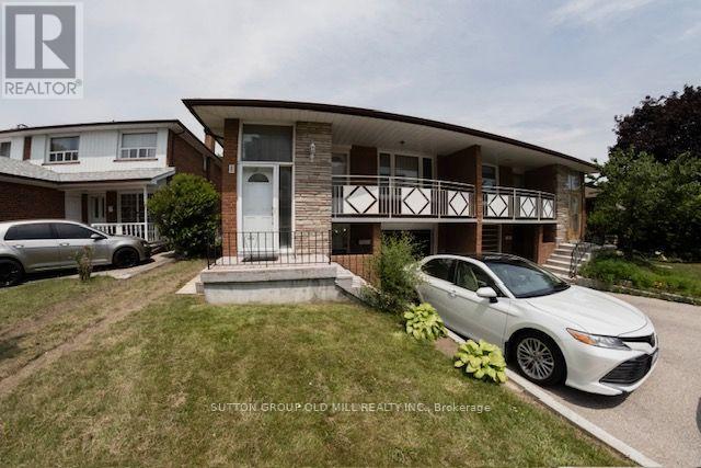 8 RICHGROVE DRIVE, Toronto, Ontario
