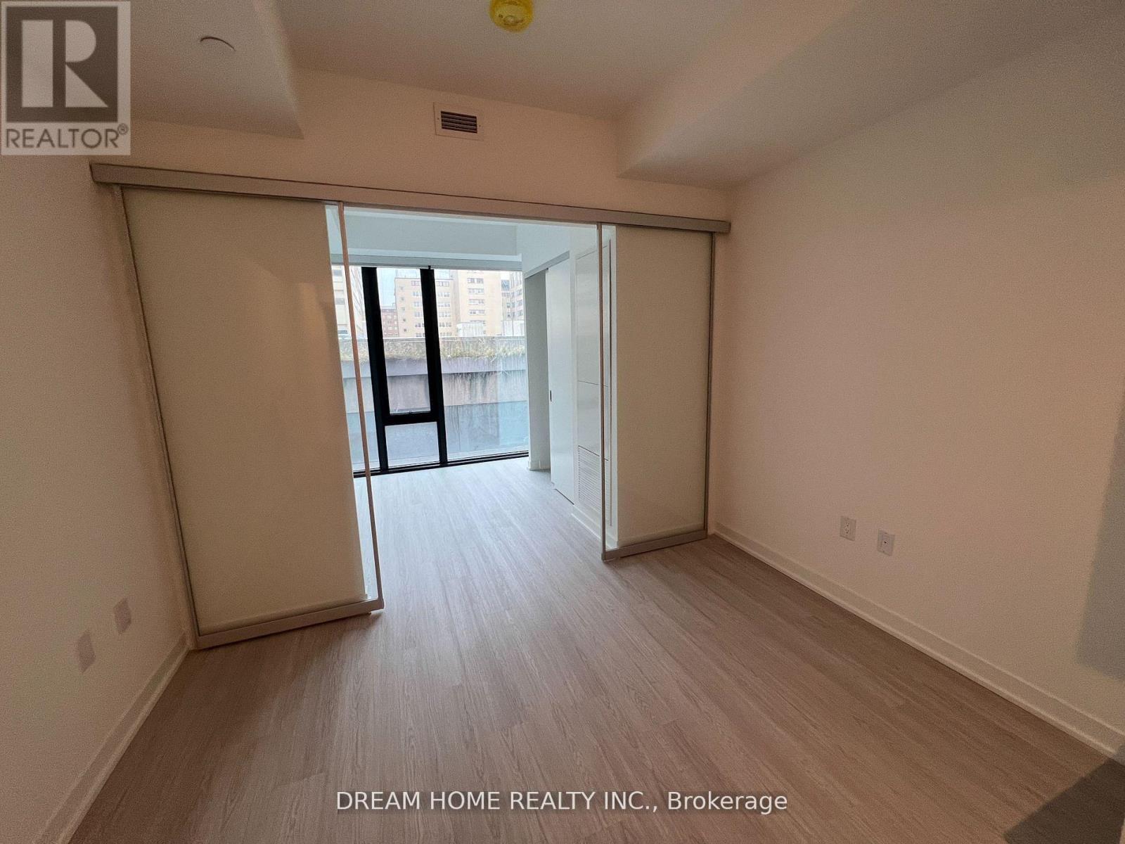 516 - 195 Mccaul Street, Toronto, Ontario M5T 0E5 - Photo 2 - C13546620