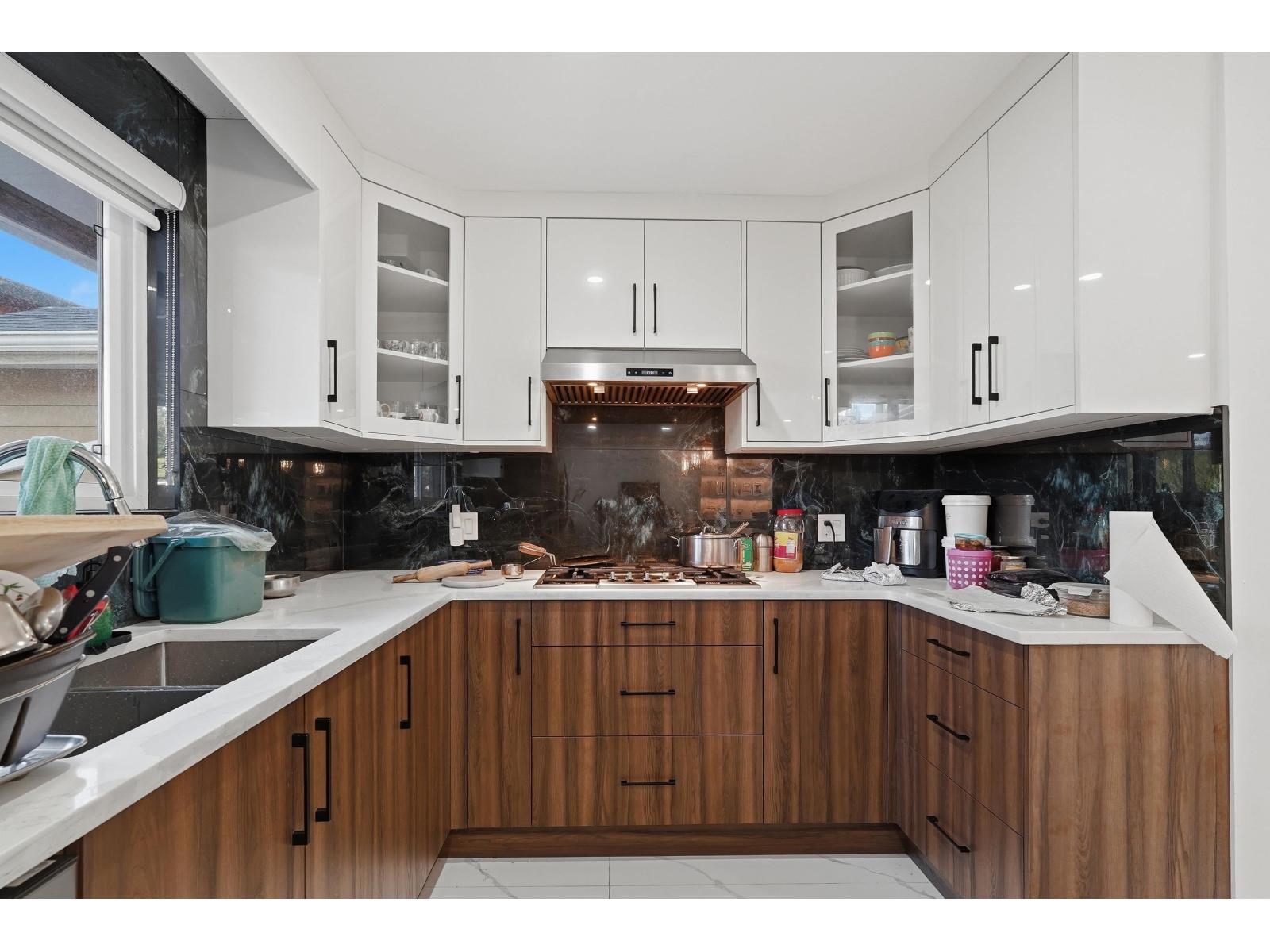 17886 59a Avenue, Surrey, British Columbia  V3S 1R1 - Photo 4 - R3144247