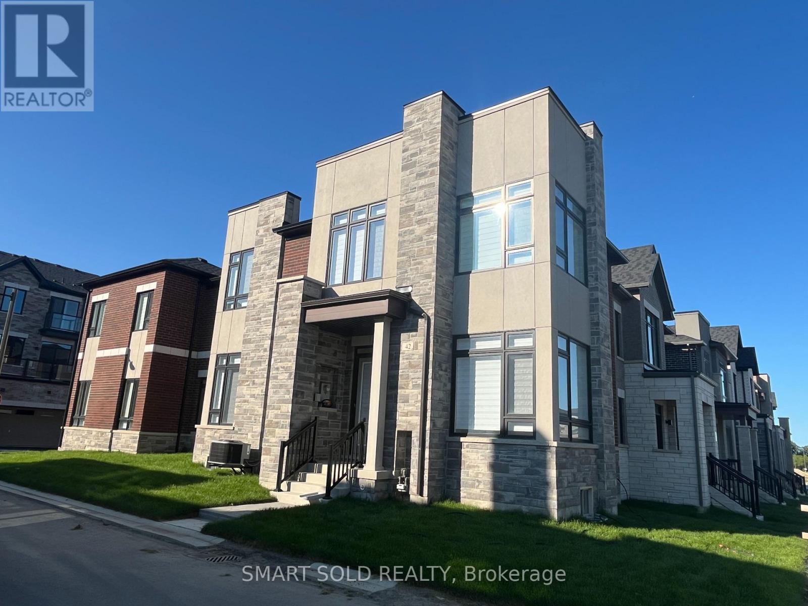42 Mindanao Avenue, Markham, Ontario  L6C 3E1 - Photo 2 - N13546678