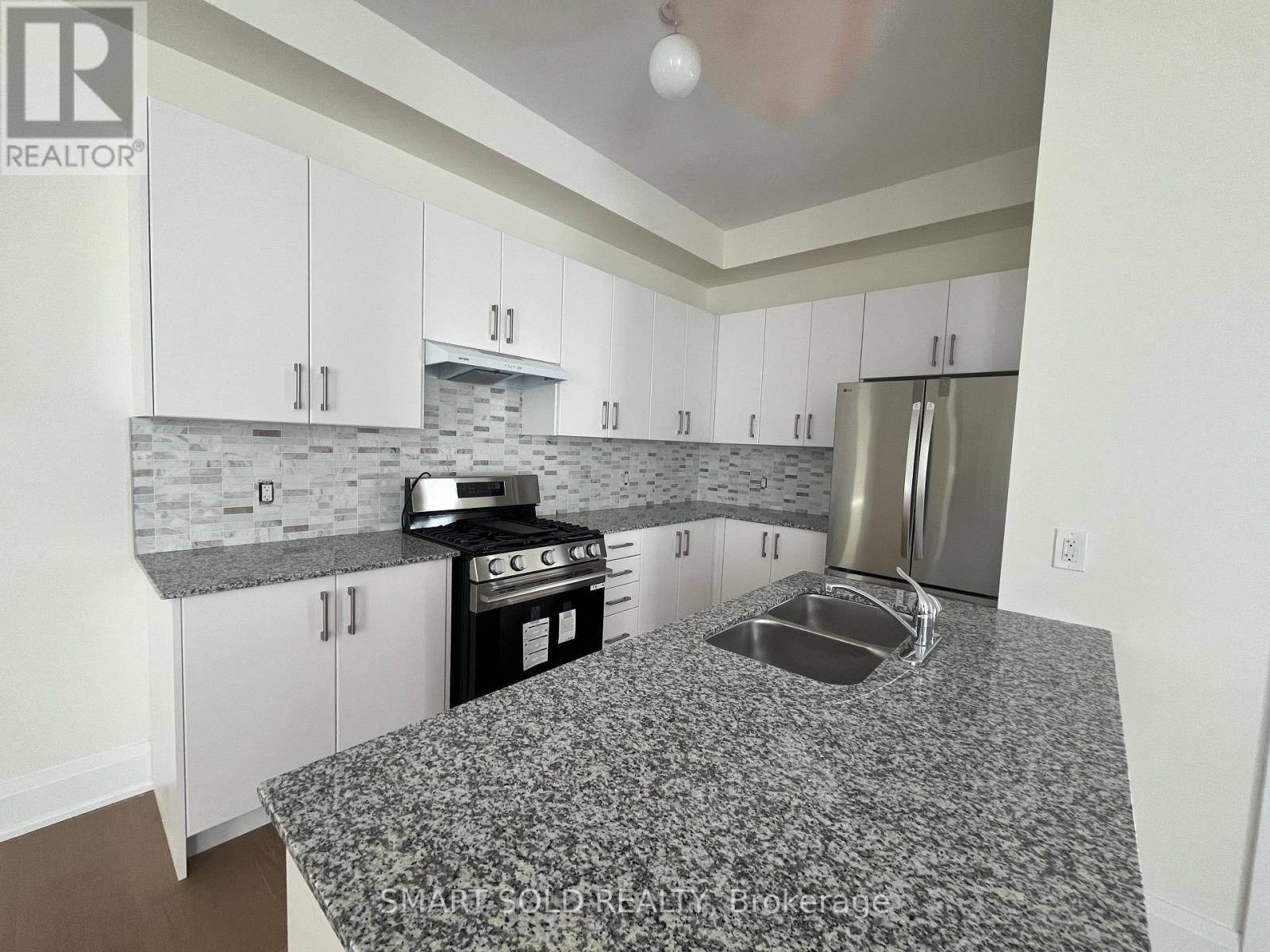 42 Mindanao Avenue, Markham, Ontario  L6C 3E1 - Photo 5 - N13546678