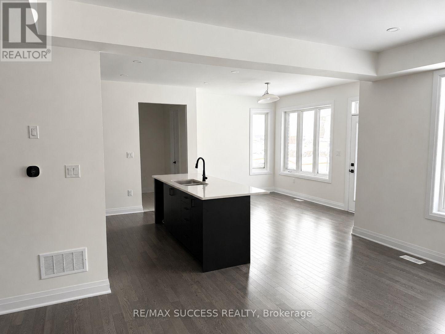3272 Mariner Pass, Oakville, Ontario  L6M 4K1 - Photo 3 - W13546686