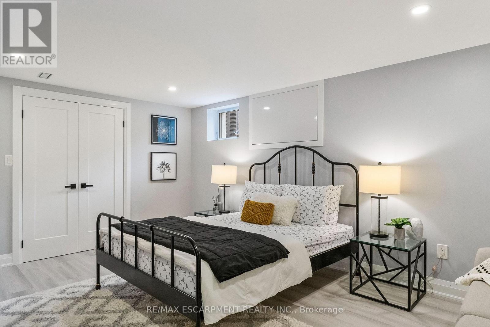 1829 Barsuda Drive, Mississauga, Ontario  L5J 1V3 - Photo 37 - W13546692