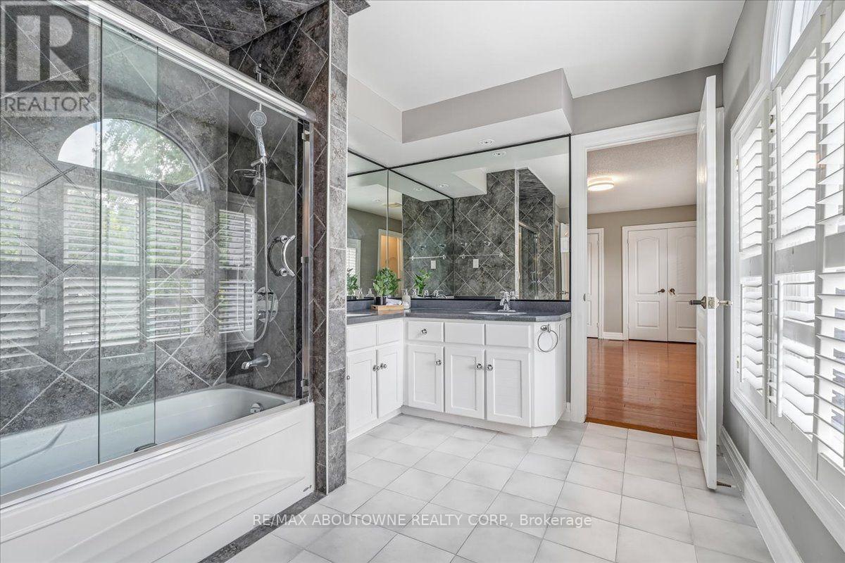 1328 King Henry Court, Oakville, Ontario  L6M 2Y6 - Photo 32 - W13066780