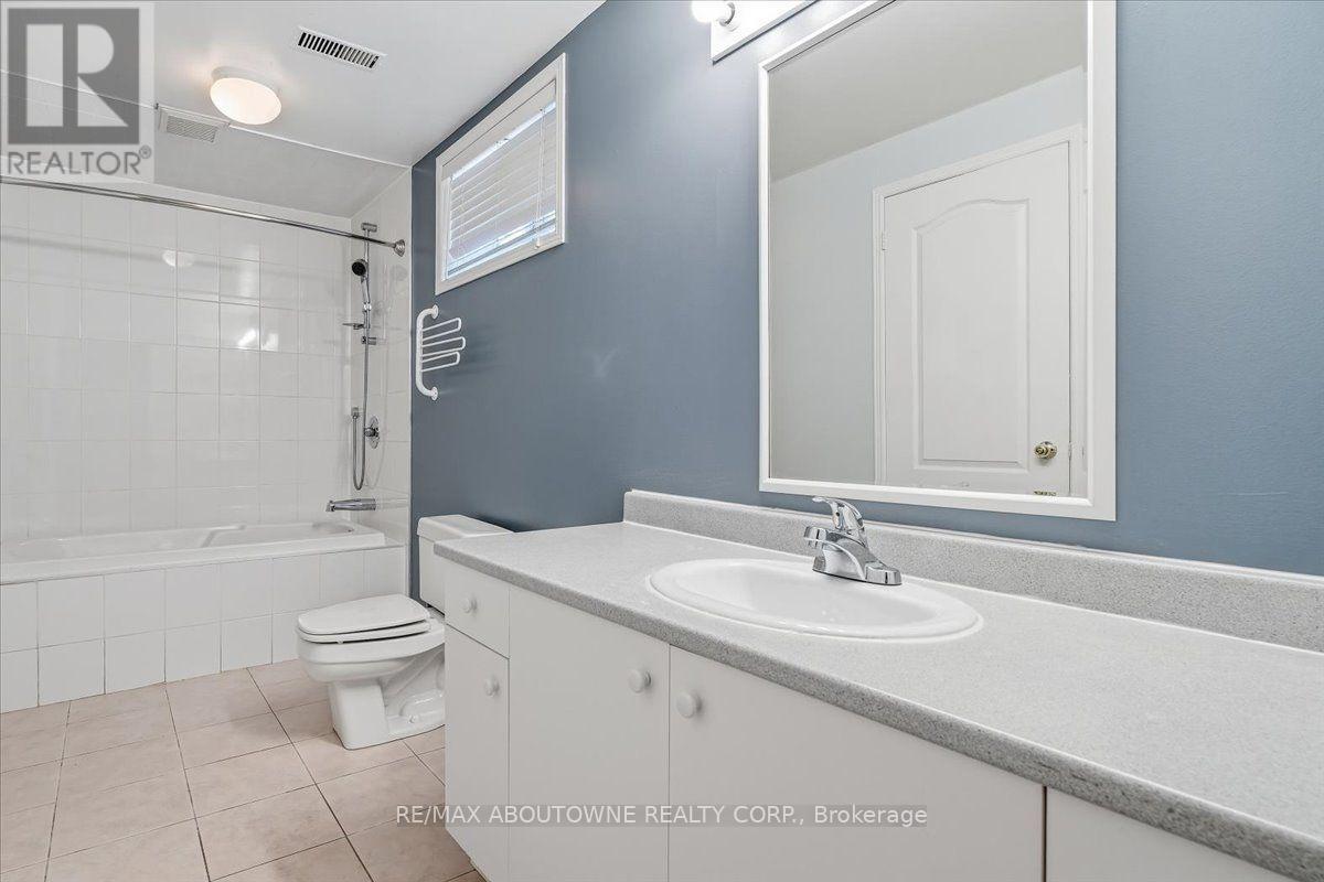 1328 King Henry Court, Oakville, Ontario  L6M 2Y6 - Photo 39 - W13066780